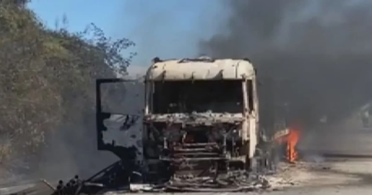 Caminhão pega fogo na Bahia e motorista e esposa grávida conseguem sair ilesos