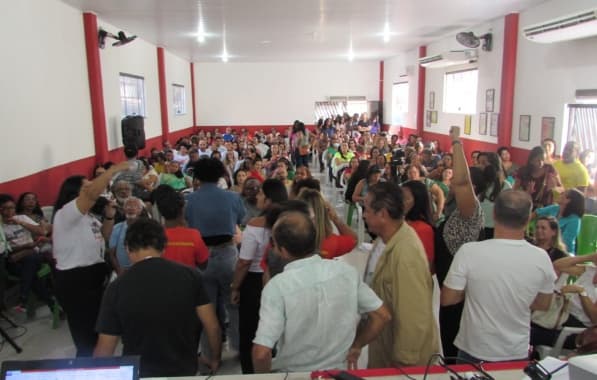 Professores de Camaçari entram em greve e cobram reajuste e melhoria para escolas