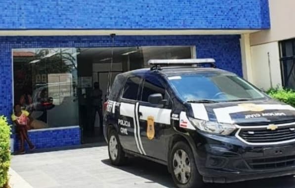 Pai e filho de 4 anos são baleados quando dormiam; caso ocorreu em Feira de Santana