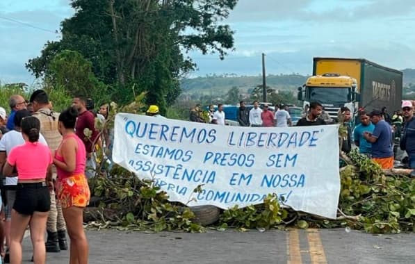 Moradores de Pojuca fecham BA-093 e cobram passe livre à concessionária da via