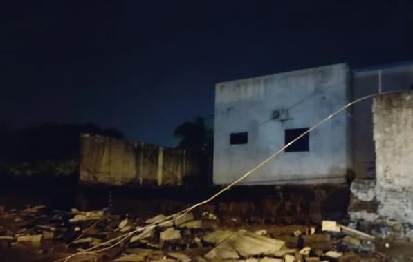 Temporal no Sudoeste baiano alaga hospital, derruba muros e arrasta veículos