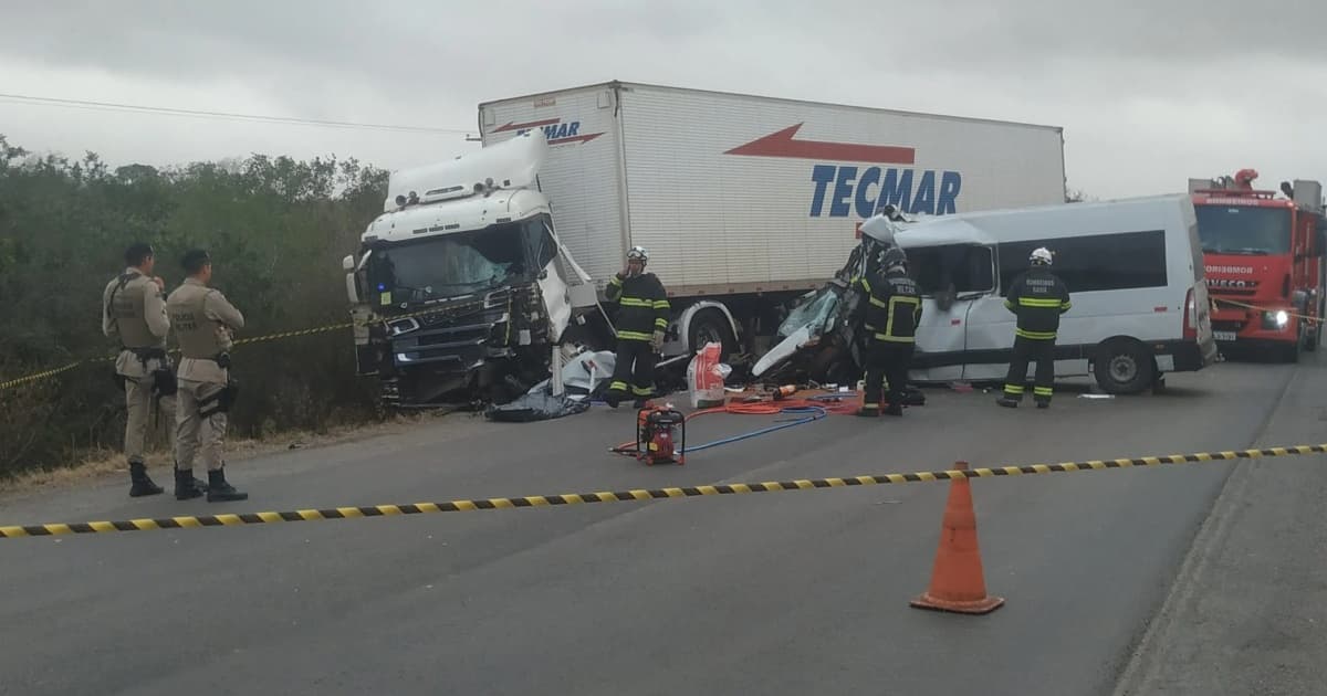 Motorista de van morre após batida com carreta em trecho da região sisaleira