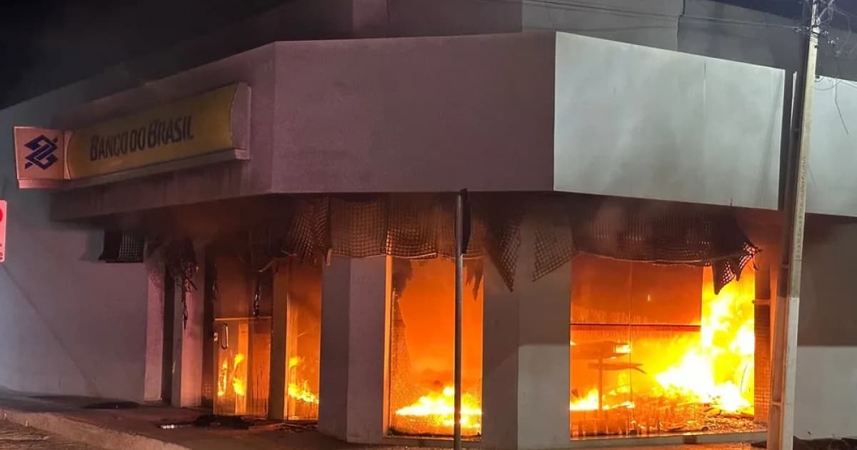 Agência bancária do Oeste baiano fica destruída após incêndio 