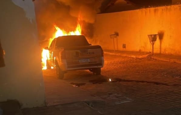 Dois carros são incendiados no interior baiano; dono de veículos registra boletim 