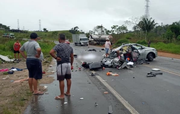 Dois morrem após colisão de carreta com veículo em trecho da BR-101 na Bahia