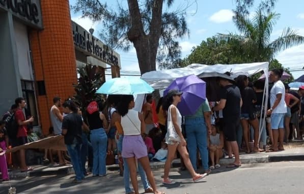 Grupo de estudantes da Uefs volta a protestar e cobra contratação de professores