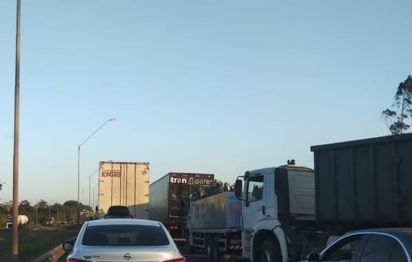 Acidente na BR-324 gera congestionamento de 7km na rodovia