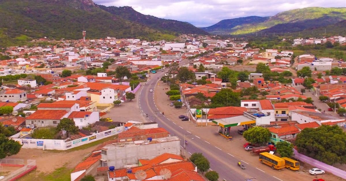 Servidores reclamam de atraso de salários em Itiúba; prefeitura minimiza denúncia