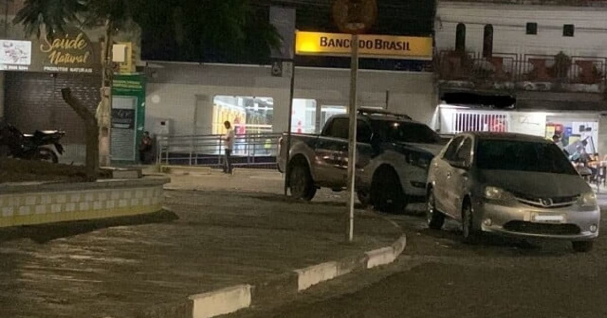 Homem é morto a facadas em praça principal de bairro em Feira de Santana