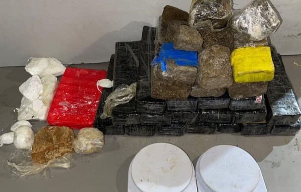 PM apreende 27 kg de drogas enterradas em trilha de cidade turística baiana 