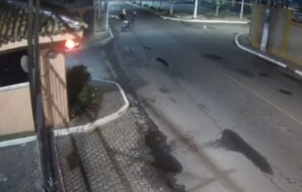 VÍDEO: Homem é morto a tiros após ser perseguido por dupla em moto na Bahia