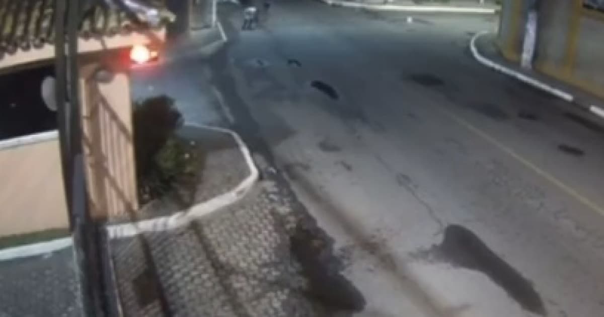 VÍDEO: Homem é morto a tiros após ser perseguido por dupla em moto na Bahia