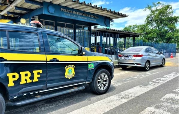 Motorista realiza ultrapassagem proibida em rodovia no interior da Bahia e é preso com carro clonado