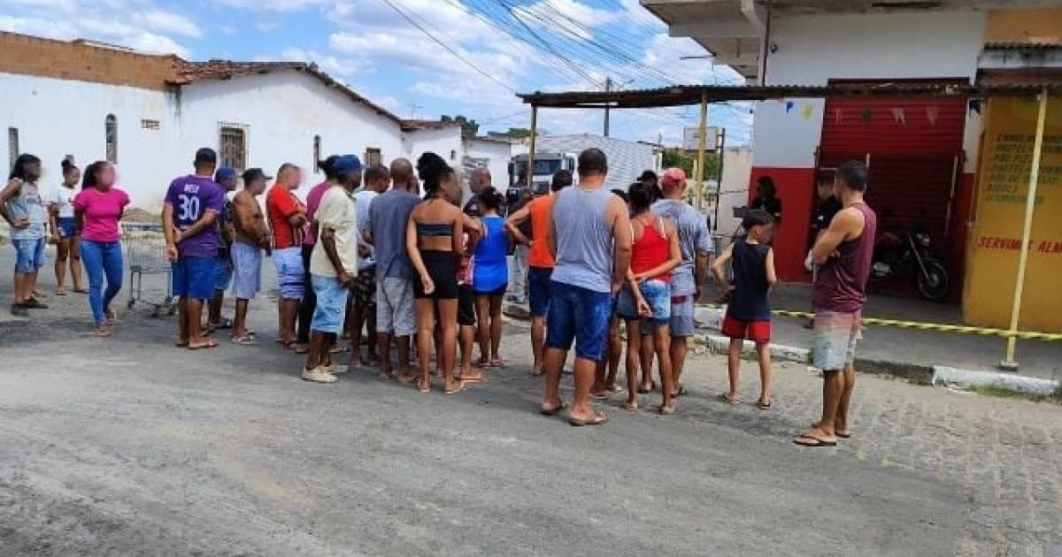 Jovem é assassinado a tiros em bar de Feira de Santana