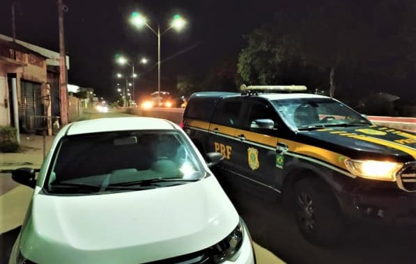 PRF apreende carro furtado no Rio de Janeiro em Eunápolis