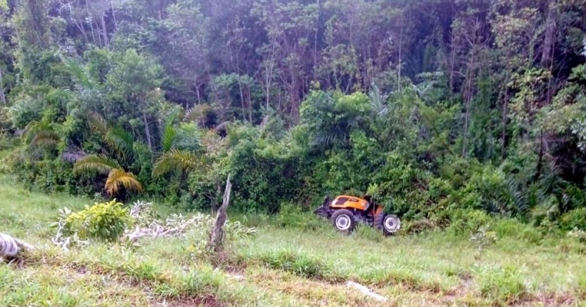 Jovem morre após perder controle de trator e cair em ribanceira no sul baiano 