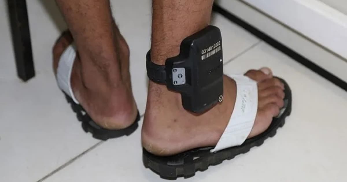 Homem descumpre regras de uso da tornozeleira eletrônica e é preso às vésperas do Natal na Bahia