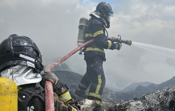 Após 72h de trabalho, bombeiros debelam incêndio em Camaçari 