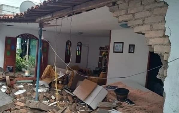 Casal de idosos perde casa após chuvas que caíram em Feira de Santana