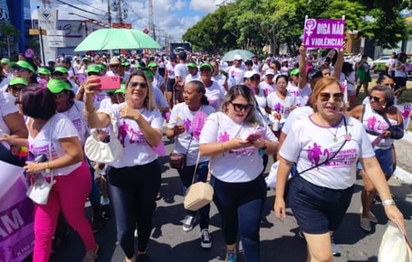 Mulheres tomam as ruas de Feira de Santana na 2ª Caminhada em Combate à Violência contra a Mulher