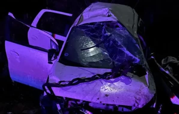 Homem morre e outro fica ferido após veículo capotar na BR-030 em Tanhaçu