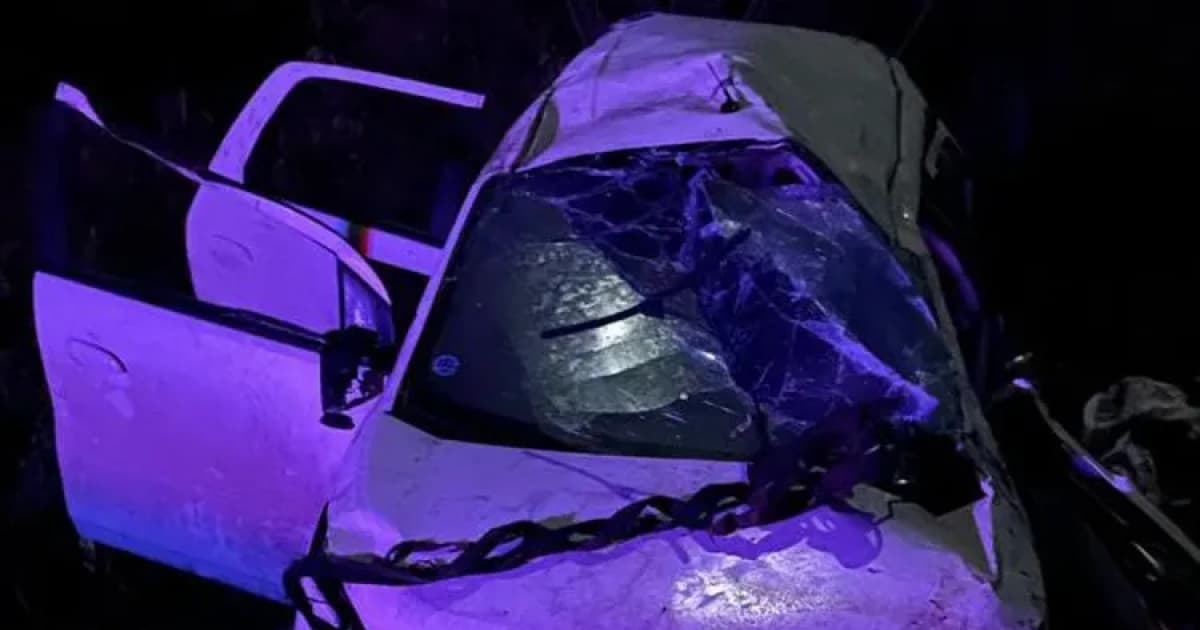 Homem morre e outro fica ferido após veículo capotar na BR-030 em Tanhaçu