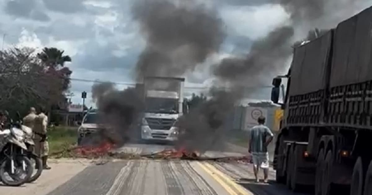 Cruz das Almas: Dois suspeitos morrem em ação policial; moradores realizam protesto