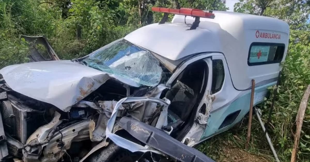 Motorista de ambulância morre após acidente em zona rural na Bahia 