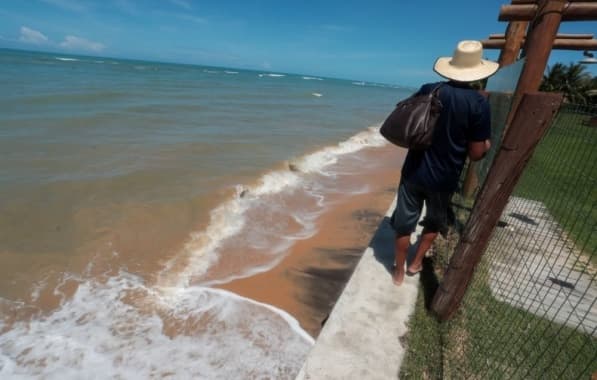 Justiça determina demolição de muro irregular em praia turística no sul baiano