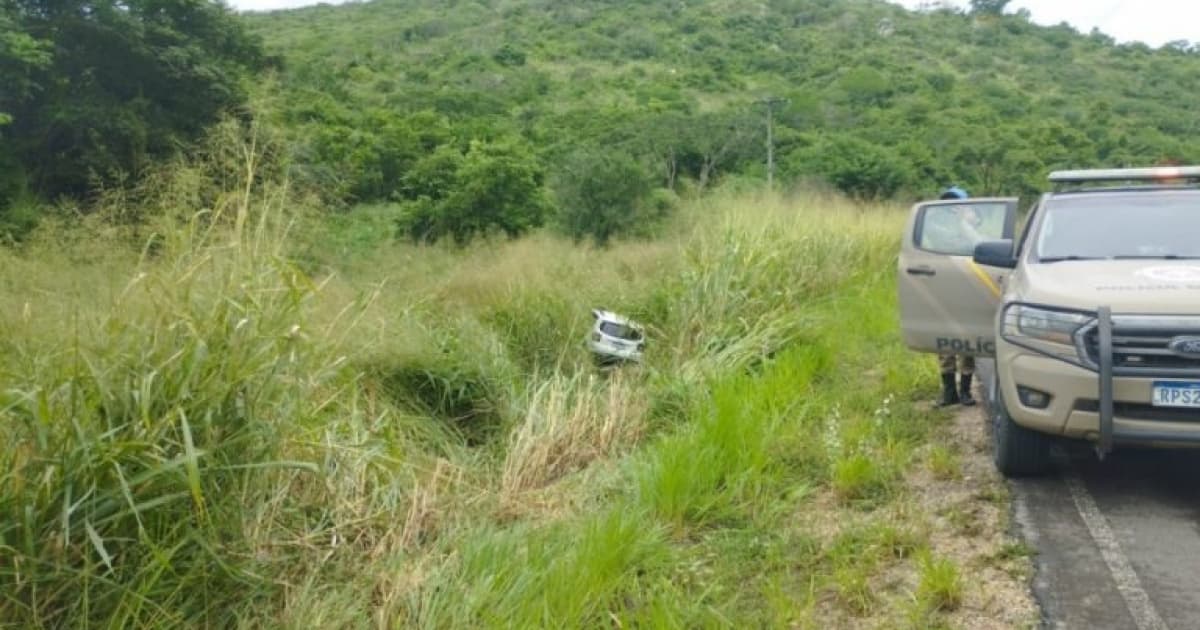 Motorista abandona veículo alugado após acidente na BA-547
