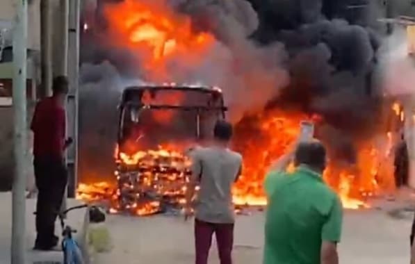 Ônibus municipal de Porto Seguro pega fogo durante trajeto