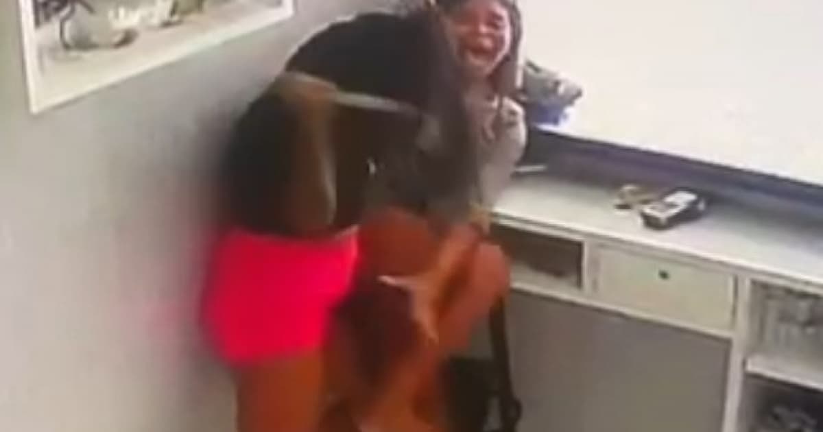 VÍDEO: Jovem é esfaqueada após mulher invadir loja no Recôncavo baiano