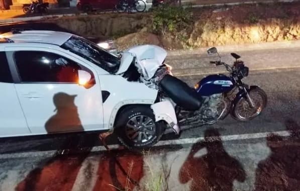 Mulher morre após motocicleta ser atingida por carro no interior baiano 