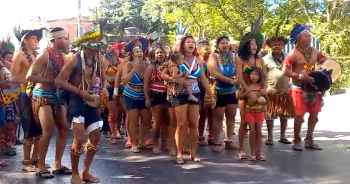 Indígenas Pataxó formam bloqueio na BR-367 em protesto contra reintegração de posse