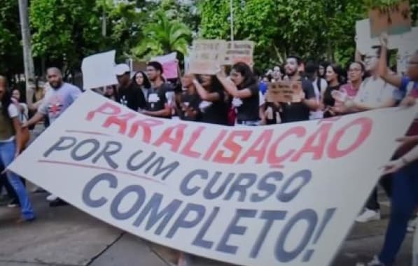 Estudantes de Medicina Veterinária da UESC protestam por falta de materiais para aulas práticas 