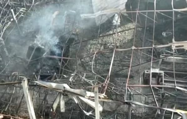 Incêndio destrói galpões de empresas na Região Metropolitana de Salvador