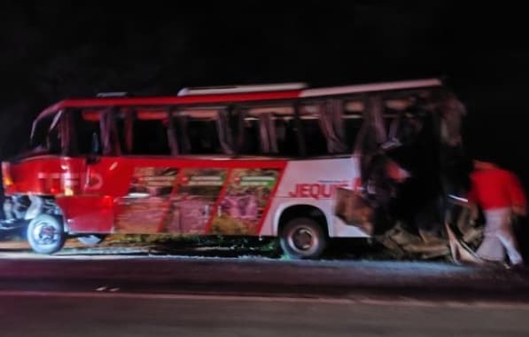 Dezesseis ficam feridos em acidente com ônibus que levava pacientes do Sudoeste baiano para Salvador 