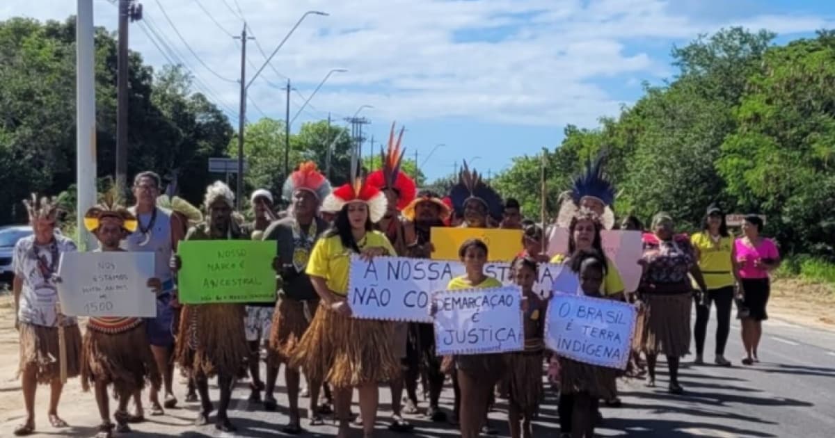 Indígenas pataxós em protesto contra marco temporal em Porto Seguro