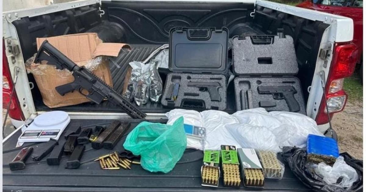 PM apreende fuzil, armas, drogas e munições em Camaçari