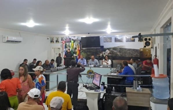 Câmara na Bahia veta afastamento de prefeito acusado de gastos irregulares com combustível 