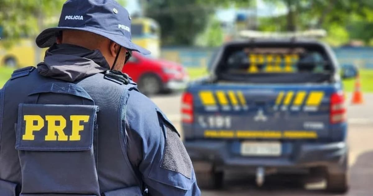 PF encontra R$ 500 mil em espécie em carro de advogado em Feira de Santana; dinheiro estava em uma mala