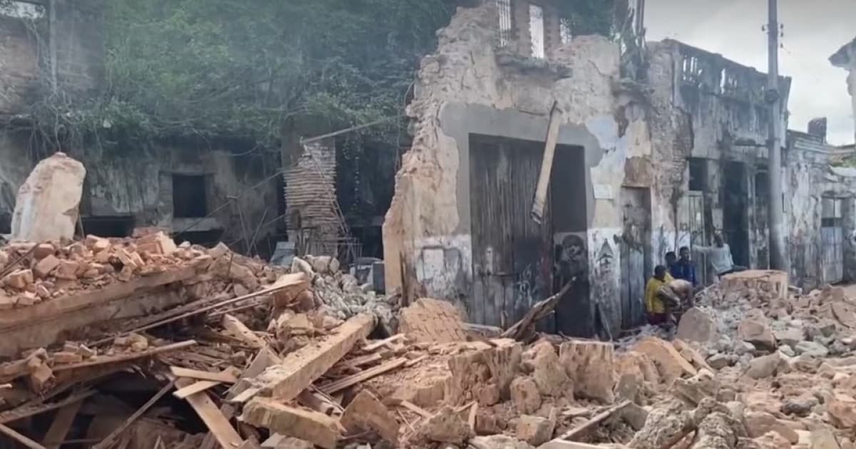 Casarão que abrigou hotel histórico em Cachoeira desaba