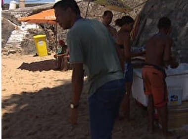 Ambulantes irregulares são retirados das praias de Salvador