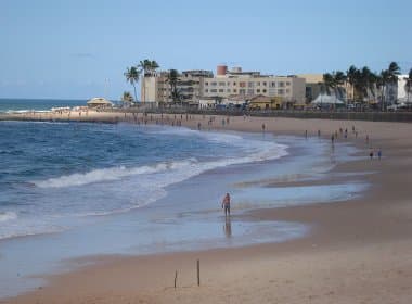 Treze praias estão impróprias para banho em Salvador e RMS