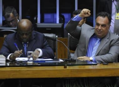 Associação de magistrados critica petista que provocou Barbosa com gesto