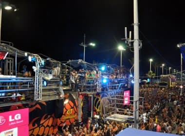 Asa de Águia arrasta multidão no último dia de carnaval