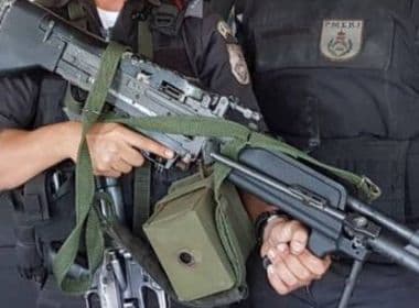 Polícia encontra metralhadora semelhante à do Rambo em operação no Rio de Janeiro
