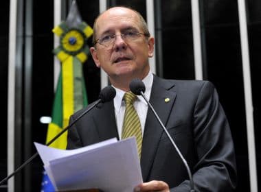 Líder do PSDB no Senado pede adiamento de decisão sobre afastamento de Aécio Neves