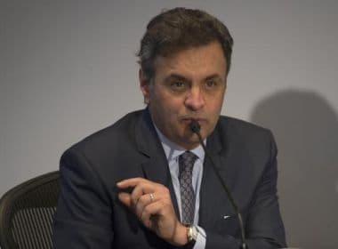 Aécio avisa ao PSDB que não vai renunciar à presidência do partido, diz blog