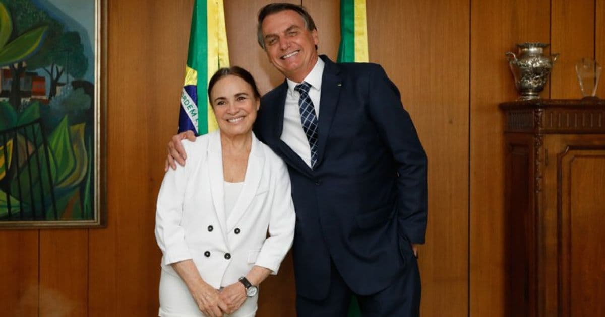Bolsonaro apoia pressão de aliados para que Regina Duarte deixe o cargo